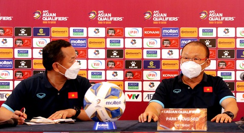 HLV Park Hang Seo: ‘Trọng tài đã xem VAR và tôi tuân theo quyết định của trọng tài’ - Ảnh 1. HLV Park Hang Seo: ‘Trọng tài đã xem VAR và tôi tuân theo quyết định của trọng tài’ - Ảnh 1.