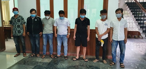 Tạm giữ 7 người tổ chức và cá độ bóng đá qua mạng hàng chục tỉ đồng - Ảnh 1. Tạm giữ 7 người tổ chức và cá độ bóng đá qua mạng hàng chục tỉ đồng - Ảnh 1.