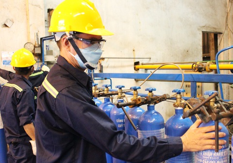 Những bạn trẻ chuyên chở nguồn sống - Ảnh 1. Những bạn trẻ chuyên chở nguồn sống - Ảnh 1.