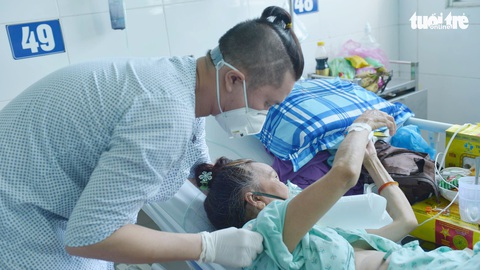 F0 khỏi bệnh vững chãi nơi tuyến đầu chống dịch - Ảnh 1. F0 khỏi bệnh vững chãi nơi tuyến đầu chống dịch - Ảnh 1.