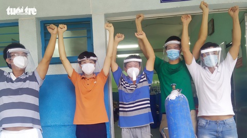 F0 khỏi bệnh vững chãi nơi tuyến đầu chống dịch - Ảnh 4. F0 khỏi bệnh vững chãi nơi tuyến đầu chống dịch - Ảnh 4.