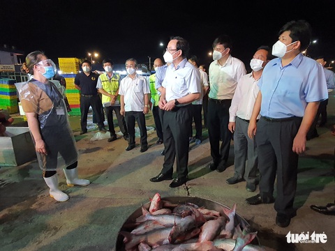 Bí thư Nguyễn Văn Nên: ‘Dứt khoát không để lây lan dịch từ chợ Bình Điền - Ảnh 1. Bí thư Nguyễn Văn Nên: ‘Dứt khoát không để lây lan dịch từ chợ Bình Điền - Ảnh 1.