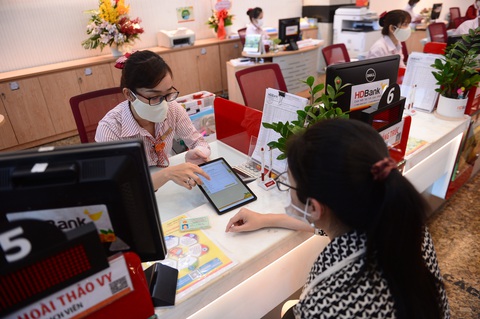 Số hóa ngân hàng, khách hàng được lợi gì? - Ảnh 1. Số hóa ngân hàng, khách hàng được lợi gì? - Ảnh 1.
