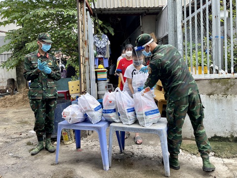 5.000 phần quà Tết Trung thu sẽ đến với các em nhỏ trong dịch COVID-19 - Ảnh 1. 5.000 phần quà Tết Trung thu sẽ đến với các em nhỏ trong dịch COVID-19 - Ảnh 1.