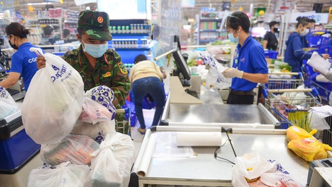 Siêu thị chuẩn bị đón khách - Ảnh 1. Siêu thị chuẩn bị đón khách - Ảnh 1.