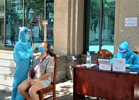 Công dân Nga ở Khánh Hòa bỏ phiếu bầu đại biểu Duma quốc gia - Ảnh 3. Công dân Nga ở Khánh Hòa bỏ phiếu bầu đại biểu Duma quốc gia - Ảnh 3.