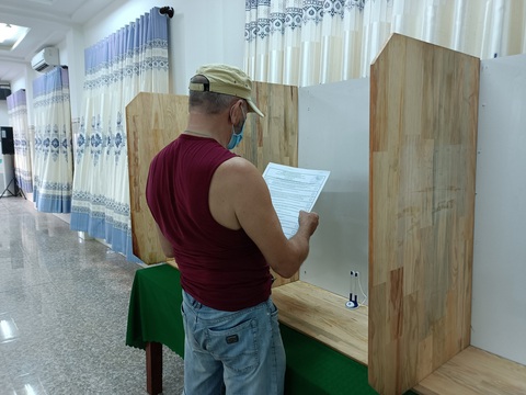 Công dân Nga ở Khánh Hòa bỏ phiếu bầu đại biểu Duma quốc gia - Ảnh 6. Công dân Nga ở Khánh Hòa bỏ phiếu bầu đại biểu Duma quốc gia - Ảnh 6.