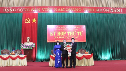 Tiến sĩ kinh tế 43 tuổi được bầu làm chủ tịch UBND tỉnh Bắc Kạn - Ảnh 1. Tiến sĩ kinh tế 43 tuổi được bầu làm chủ tịch UBND tỉnh Bắc Kạn - Ảnh 1.