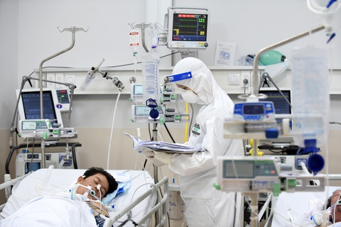 Bản tin sáng 9-9: Thương y bác sĩ mặc bảo hộ 8-10 giờ/ngày, trực cấp cứu 12 giờ/ngày - Ảnh 2. Bản tin sáng 9-9: Thương y bác sĩ mặc bảo hộ 8-10 giờ/ngày, trực cấp cứu 12 giờ/ngày - Ảnh 2.