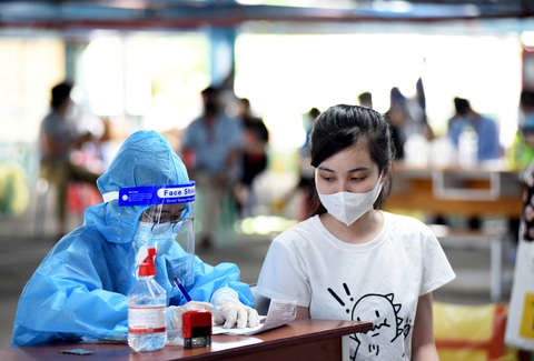 Người dân TP.HCM mong sớm có thẻ xanh vắc xin, vắc xin nào cũng tốt - Ảnh 2. Người dân TP.HCM mong sớm có thẻ xanh vắc xin, vắc xin nào cũng tốt - Ảnh 2.
