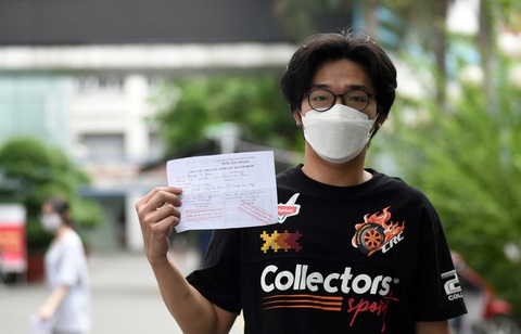 Người dân TP.HCM mong sớm có thẻ xanh vắc xin, vắc xin nào cũng tốt - Ảnh 1. Người dân TP.HCM mong sớm có thẻ xanh vắc xin, vắc xin nào cũng tốt - Ảnh 1.