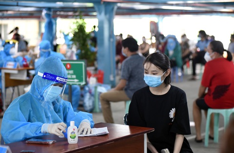 Ai đủ điều kiện có thẻ xanh COVID-19 ở TP.HCM và được làm gì? - Ảnh 1. Ai đủ điều kiện có thẻ xanh COVID-19 ở TP.HCM và được làm gì? - Ảnh 1.