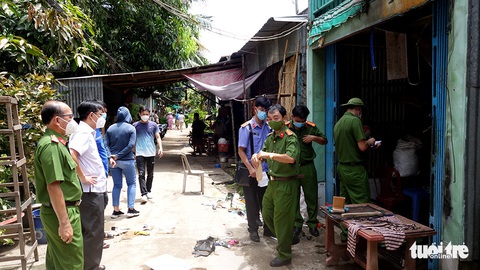 Đã bắt nghi phạm đốt nhà do ghen tuông sau 5 ngày lẩn trốn - Ảnh 2. Đã bắt nghi phạm đốt nhà do ghen tuông sau 5 ngày lẩn trốn - Ảnh 2.