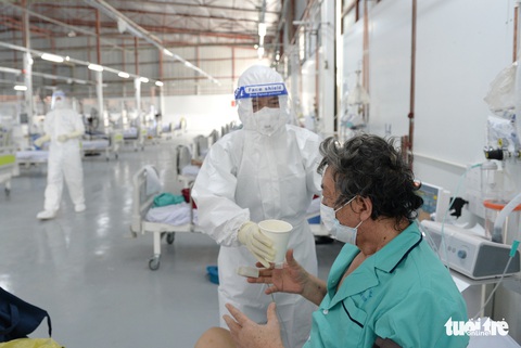 Bệnh viện dã chiến thuộc Bộ Công an nâng tầng điều trị - Ảnh 4. Bệnh viện dã chiến thuộc Bộ Công an nâng tầng điều trị - Ảnh 4.