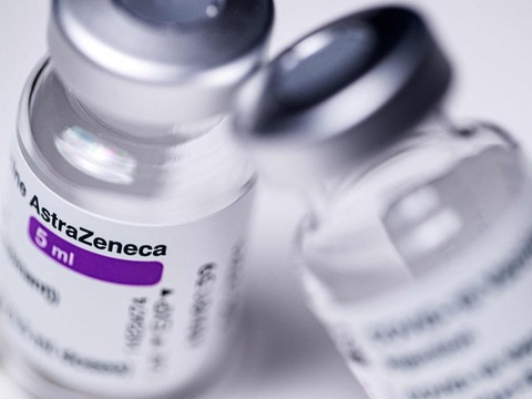 Nghiên cứu mới: Tiêm trộn AstraZeneca và Pfizer sinh miễn dịch tốt hơn dùng một loại - Ảnh 1. Nghiên cứu mới: Tiêm trộn AstraZeneca và Pfizer sinh miễn dịch tốt hơn dùng một loại - Ảnh 1.