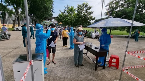 HỎI - ĐÁP về dịch COVID-19: Bình Dương áp dụng thẻ thông hành vắc xin, ai được ra đường? - Ảnh 1. HỎI - ĐÁP về dịch COVID-19: Bình Dương áp dụng thẻ thông hành vắc xin, ai được ra đường? - Ảnh 1.