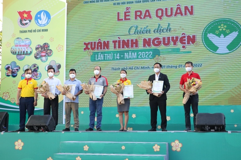 Ngày đầu năm, ra quân chiến dịch Xuân tình nguyện - Ảnh 4. Ngày đầu năm, ra quân chiến dịch Xuân tình nguyện - Ảnh 4.