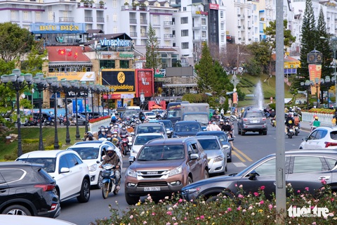 Khách sạn không ép xét nghiệm, Đà Lạt đón khách tăng gấp đôi - Ảnh 1.