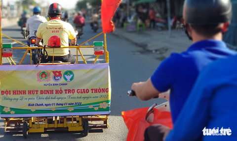 Đầu năm quét đinh rải dọc quốc lộ 1 khu Bình Chánh - Ảnh 2. Đầu năm quét đinh rải dọc quốc lộ 1 khu Bình Chánh - Ảnh 2.