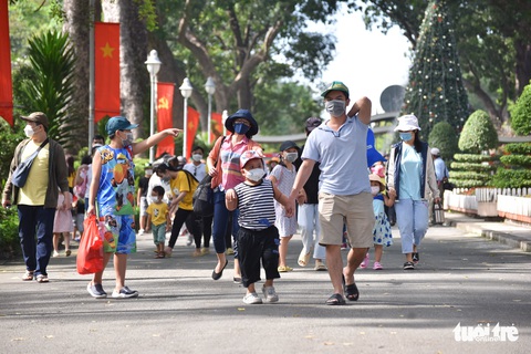 Thời tiết mát mẻ, người dân TP.HCM vui chơi, dã ngoại trong ngày đầu năm - Ảnh 5. Thời tiết mát mẻ, người dân TP.HCM vui chơi, dã ngoại trong ngày đầu năm - Ảnh 5.