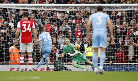 Arsenal mất người, Man xanh thắng ngược ở phút cuối - Ảnh 3. Arsenal mất người, Man xanh thắng ngược ở phút cuối - Ảnh 3.