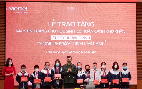 Tay áo sờn chỉ và chiếc máy tính bảng nuôi ước mơ - Ảnh 3. Tay áo sờn chỉ và chiếc máy tính bảng nuôi ước mơ - Ảnh 3.