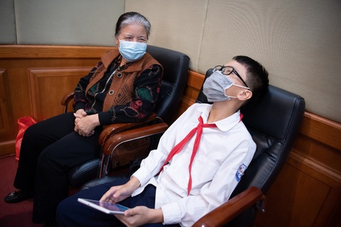 Tay áo sờn chỉ và chiếc máy tính bảng nuôi ước mơ - Ảnh 4. Tay áo sờn chỉ và chiếc máy tính bảng nuôi ước mơ - Ảnh 4.