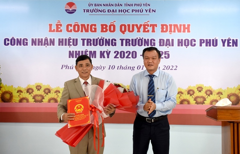 TS Trần Lăng làm hiệu trưởng Trường đại học Phú Yên - Ảnh 1. TS Trần Lăng làm hiệu trưởng Trường đại học Phú Yên - Ảnh 1.