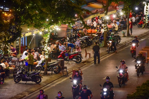 Làm sao chữa căn bệnh nan y lấn chiếm vỉa hè? - Ảnh 3. Làm sao chữa căn bệnh nan y lấn chiếm vỉa hè? - Ảnh 3.