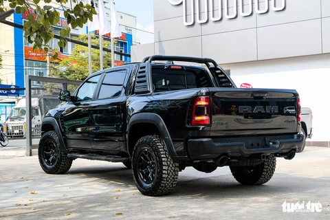 RAM 1500 TRX - bán tải mạnh nhất, đắt nhất Việt Nam giá 7,9 tỉ đồng - Ảnh 2. RAM 1500 TRX - bán tải mạnh nhất, đắt nhất Việt Nam giá 7,9 tỉ đồng - Ảnh 2.