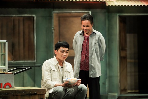 Lạc giữa biển người và cuộc trở lại của Việt Hương, Hoài Linh - Ảnh 3. Lạc giữa biển người và cuộc trở lại của Việt Hương, Hoài Linh - Ảnh 3.