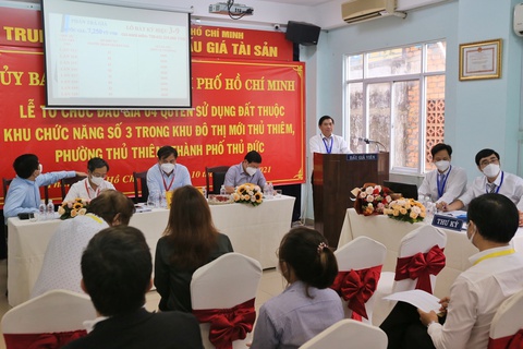 Hãy đánh thuế nhà đất! - Ảnh 1. Hãy đánh thuế nhà đất! - Ảnh 1.