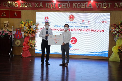 5 tỉ đồng hỗ trợ 400 trẻ mồ côi tại TP.HCM vượt qua nỗi đau - Ảnh 2. 5 tỉ đồng hỗ trợ 400 trẻ mồ côi tại TP.HCM vượt qua nỗi đau - Ảnh 2.