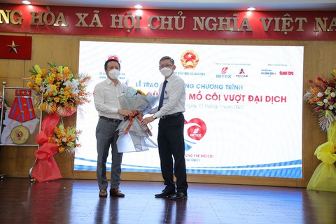 5 tỉ đồng hỗ trợ 400 trẻ mồ côi tại TP.HCM vượt qua nỗi đau - Ảnh 4. 5 tỉ đồng hỗ trợ 400 trẻ mồ côi tại TP.HCM vượt qua nỗi đau - Ảnh 4.
