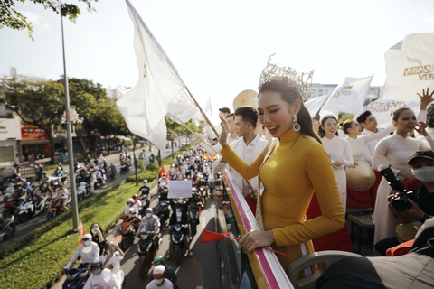 Hoa hậu Nguyễn Thúc Thùy Tiên: Sẽ cố gắng hết sức để có một nhiệm kỳ đáng tự hào - Ảnh 8. Hoa hậu Nguyễn Thúc Thùy Tiên: Sẽ cố gắng hết sức để có một nhiệm kỳ đáng tự hào - Ảnh 8.