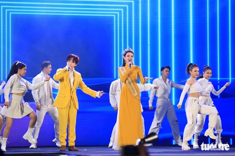 Hoa hậu Nguyễn Thúc Thùy Tiên: Sẽ cố gắng hết sức để có một nhiệm kỳ đáng tự hào - Ảnh 6. Hoa hậu Nguyễn Thúc Thùy Tiên: Sẽ cố gắng hết sức để có một nhiệm kỳ đáng tự hào - Ảnh 6.