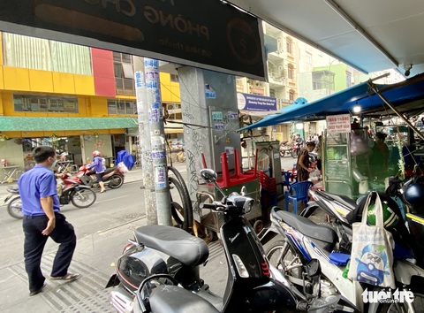 Làm sao chữa căn bệnh nan y lấn chiếm vỉa hè? - Ảnh 1. Làm sao chữa căn bệnh nan y lấn chiếm vỉa hè? - Ảnh 1.