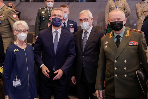 NATO - Nga đối thoại nhưng không rút ngắn được khoảng cách về vấn đề Ukraine - Ảnh 1. NATO - Nga đối thoại nhưng không rút ngắn được khoảng cách về vấn đề Ukraine - Ảnh 1.