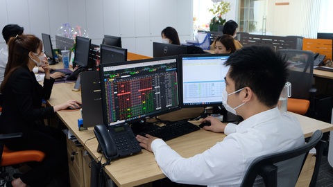 Từ vụ Trịnh Văn Quyết, phải ngăn bán chui cổ phiếu phá thị trường - Ảnh 1. Từ vụ Trịnh Văn Quyết, phải ngăn bán chui cổ phiếu phá thị trường - Ảnh 1.