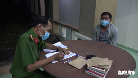 Bắt 3 nam thanh niên là thủ phạm 92 vụ giật dây chuyền ở miền Tây - Ảnh 1. Bắt 3 nam thanh niên là thủ phạm 92 vụ giật dây chuyền ở miền Tây - Ảnh 1.