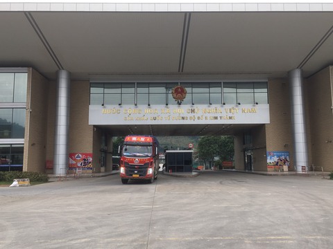 Trung Quốc khôi phục nhập khẩu thanh long qua cửa khẩu Lào Cai - Ảnh 1. Trung Quốc khôi phục nhập khẩu thanh long qua cửa khẩu Lào Cai - Ảnh 1.