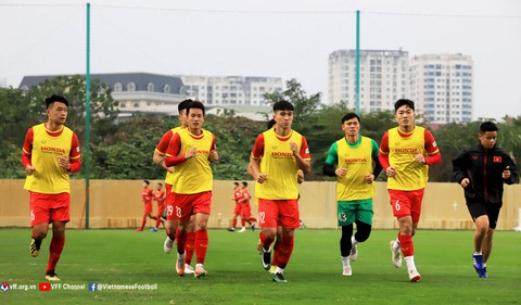Tuyển Việt Nam hồi hộp trước buổi tập đầu, VFF tri ân bác sĩ Choi Ju Young - Ảnh 5. Tuyển Việt Nam hồi hộp trước buổi tập đầu, VFF tri ân bác sĩ Choi Ju Young - Ảnh 5.