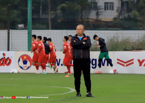 Tuyển Việt Nam hồi hộp trước buổi tập đầu, VFF tri ân bác sĩ Choi Ju Young - Ảnh 6. Tuyển Việt Nam hồi hộp trước buổi tập đầu, VFF tri ân bác sĩ Choi Ju Young - Ảnh 6.