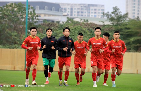 Tuyển Việt Nam hồi hộp trước buổi tập đầu, VFF tri ân bác sĩ Choi Ju Young - Ảnh 2. Tuyển Việt Nam hồi hộp trước buổi tập đầu, VFF tri ân bác sĩ Choi Ju Young - Ảnh 2.