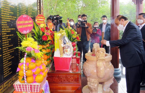 Chủ tịch nước cắt băng khánh thành Nhà bia ghi danh liệt sĩ ở Quảng Nam - Ảnh 2. Chủ tịch nước cắt băng khánh thành Nhà bia ghi danh liệt sĩ ở Quảng Nam - Ảnh 2.