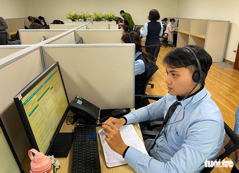 Tổng đài hỗ trợ căn cước công dân nhận hàng nghìn cuộc gọi mỗi ngày - Ảnh 1. Tổng đài hỗ trợ căn cước công dân nhận hàng nghìn cuộc gọi mỗi ngày - Ảnh 1.