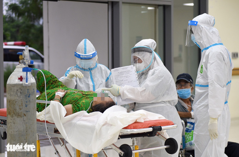 Sao không nghe bác sĩ mà tự trị COVID-19 theo toa truyền miệng? - Ảnh 1. Sao không nghe bác sĩ mà tự trị COVID-19 theo toa truyền miệng? - Ảnh 1.