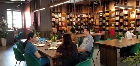 Không gian đọc tĩnh lặng, duyên dáng giữa Sài Gòn huyên náo - Ảnh 1. Không gian đọc tĩnh lặng, duyên dáng giữa Sài Gòn huyên náo - Ảnh 1.