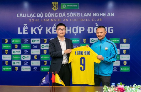 Quế Ngọc Hải, Trọng Hoàng ký hợp đồng 3 năm với CLB Sông Lam Nghệ An - Ảnh 2. Quế Ngọc Hải, Trọng Hoàng ký hợp đồng 3 năm với CLB Sông Lam Nghệ An - Ảnh 2.