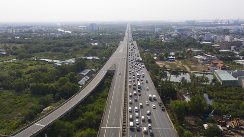 Đề xuất người có bằng lái dưới 1 năm không chạy ôtô quá 60km/h, không chạy xe trên cao tốc - Ảnh 1. Đề xuất người có bằng lái dưới 1 năm không chạy ôtô quá 60km/h, không chạy xe trên cao tốc - Ảnh 1.